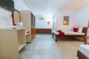 RedDoorz Premium @ Clarkview Angeles City