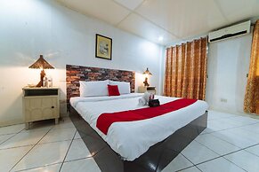 RedDoorz Premium @ Clarkview Angeles City