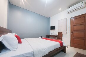 RedDoorz Plus near Green Pramuka Square Mall