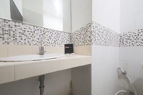 RedDoorz Plus near Green Pramuka Square Mall