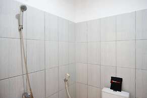 RedDoorz Plus near Stadion Wijaya Kusuma