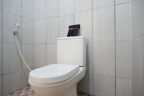 RedDoorz Plus near Stadion Wijaya Kusuma