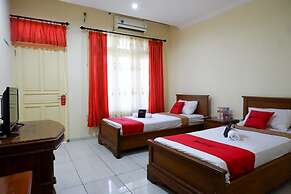 RedDoorz Plus near Stadion Wijaya Kusuma