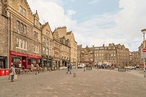 2 Bed Grassmarket Apartment