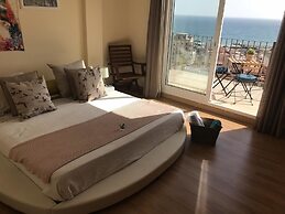 Rooms in Seafront Villa
