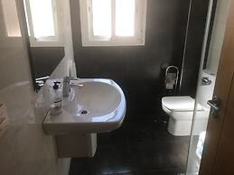 Rooms in Seafront Villa