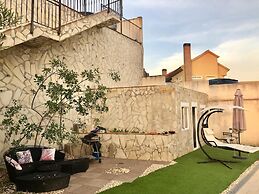 Rooms in Seafront Villa