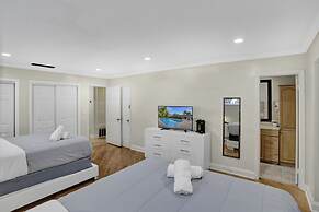 Casa Ria Luxury House w Private Pool Near Aventura Mall