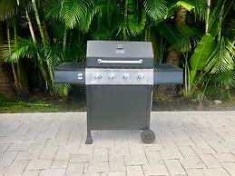 Casa Ria Luxury House w Private Pool Near Aventura Mall