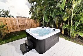 Casa Ria Luxury House w Private Pool Near Aventura Mall