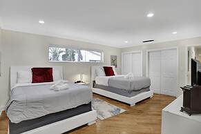 Casa Ria Luxury House w Private Pool Near Aventura Mall