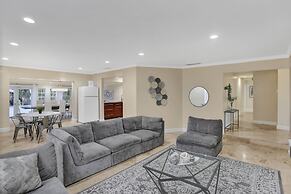 Casa Ria Luxury House w Private Pool Near Aventura Mall