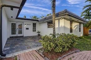 Casa Ria Luxury House w Private Pool Near Aventura Mall