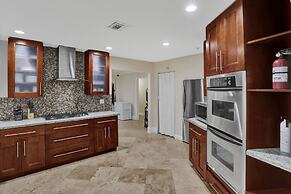 Casa Ria Luxury House w Private Pool Near Aventura Mall