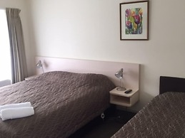 Castle Court Motel