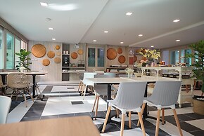 The Qube Fifty Hotel