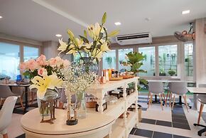 The Qube Fifty Hotel