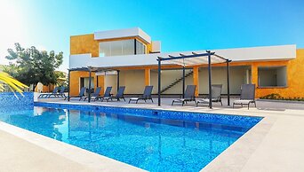 Condo with Hot Tub & Condo