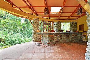 Equator Snow Geo Lodge