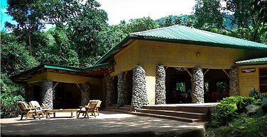 Equator Snow Geo Lodge