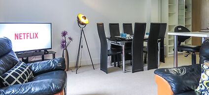 Tudors eSuites Park Central Townhouse Garden and Parking