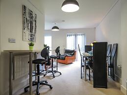 Tudors eSuites Park Central Townhouse Garden and Parking