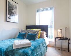 Tudors eSuites Park Central Townhouse Garden and Parking