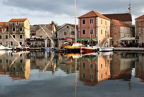 Hvar-Holiday Apartments