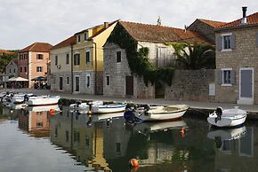 Hvar-Holiday Apartments