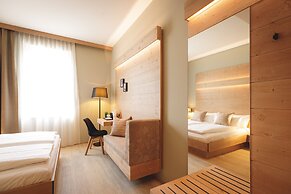 Sunrose 7 - Gourmet & SPA Hotel (16+)