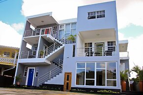 Operative Car Rental & La Porsuette Inn