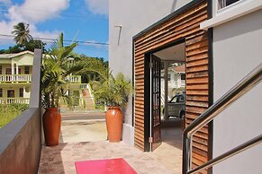 Operative Car Rental & La Porsuette Inn