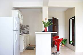 Operative Car Rental & La Porsuette Inn