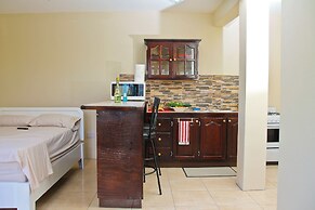 Operative Car Rental & La Porsuette Inn