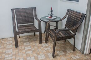 Operative Car Rental & La Porsuette Inn