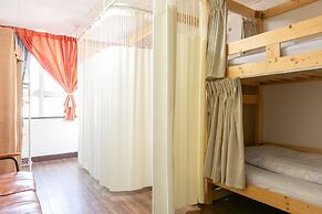 Almas Guest House - Hostel