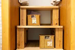 Almas Guest House - Hostel