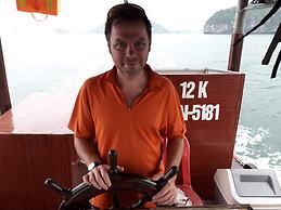 Aroma Cat Ba sea view hotel