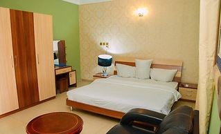 Z'Bass Hotel & Resort