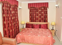 Auris Court Suites & Apartment