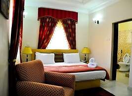 Auris Court Suites & Apartment