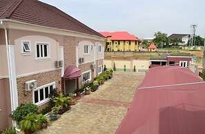 Auris Court Suites & Apartment