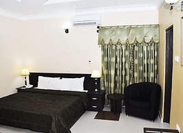 Auris Court Suites & Apartment