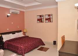 Auris Court Suites & Apartment