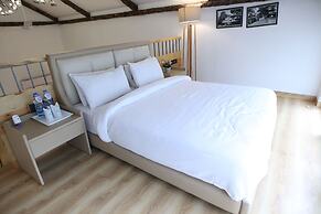 Kasauli Hills Resort