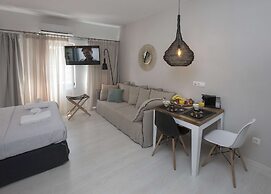Ermou Stylish Suites by GHH