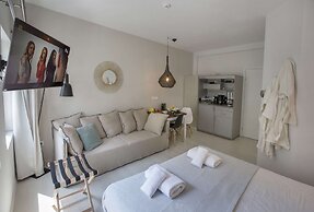 Ermou Stylish Suites by GHH