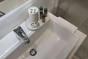 Ermou Stylish Suites by GHH