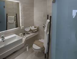 Ermou Stylish Suites by GHH