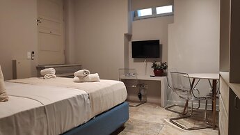 Sophisticated Apartment in Syntagma by GHH